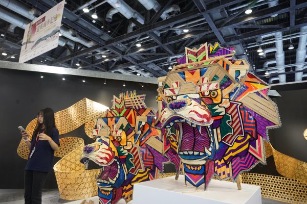策略操盘 体验香港非遗、品读原版好书、品尝异域美食，到北京图博会感受多元文化魅力